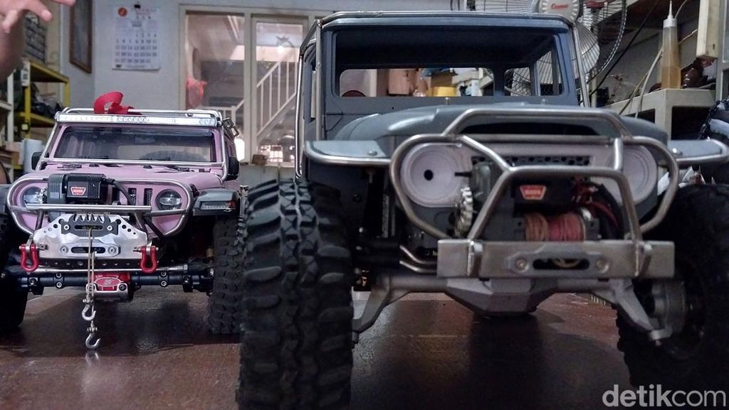 Sejak itu, pesanan RC rakitannya terus berdatangan, mulai dari modifikasi, perakitan, hingga perawatan. Ia bahkan sempat ditawari pesanan dari Amerika dan Malaysia, namun terkendala pengiriman.